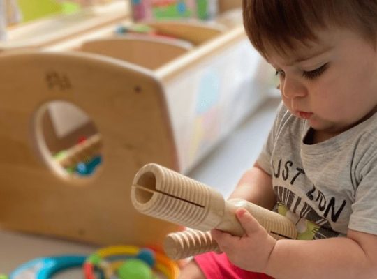 How art projects develop motor skills in toddlers at home