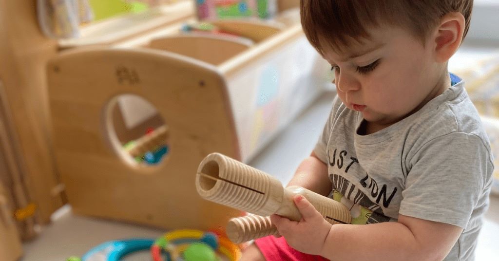 How art projects develop motor skills in toddlers at home