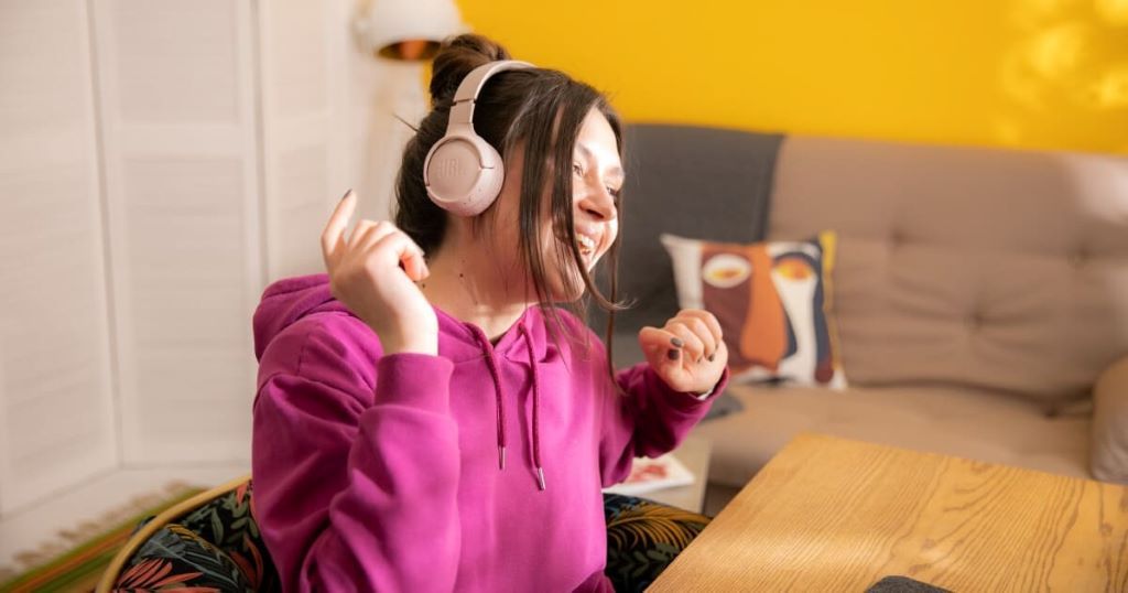 6 tips for improving your listening skills online